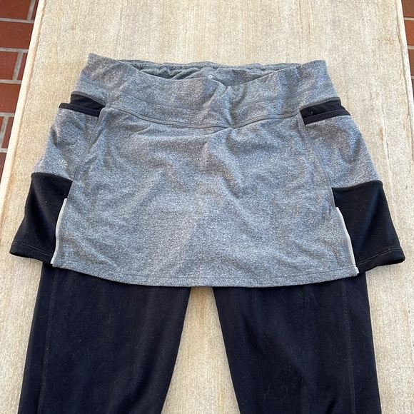 Athleta 2 in 1 leggings with skirt. Awesome pockets. Great condition! Size L - Picture 2 of 9